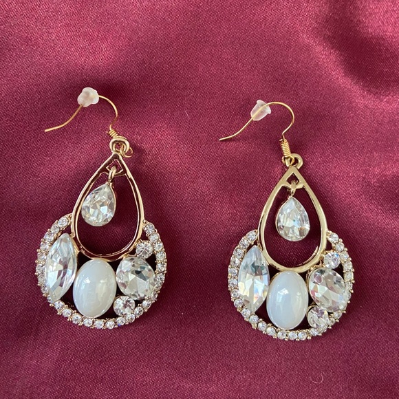 Boutique Elegant Drop Earrings - Picture 5 of 7